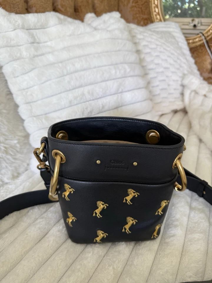 Bolso de Hombro CHLOE Roy Cuero Mini Bolso Cubo Pequeño Caballo Bordado Negro Foto 4 de 4