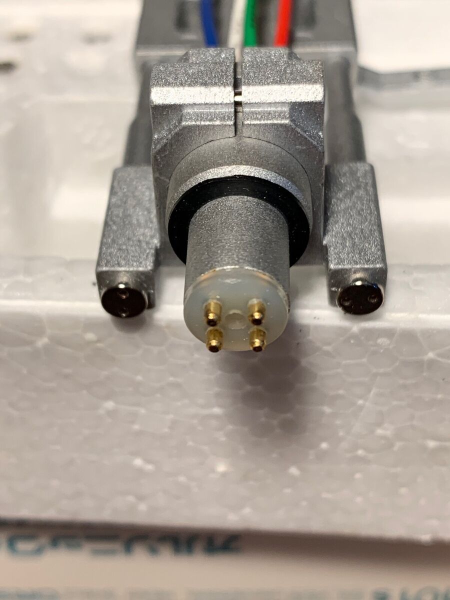 ORSONIC Head shell AV-101s (silver). Weight 16g Japan. State ORSONIC Head shell AV-101s (silver). Weight 16g Japan. State