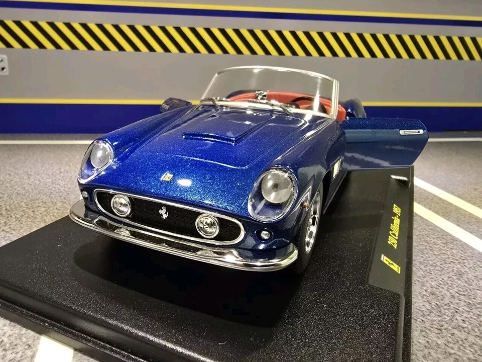 Ferrari 250 GT California Spyder 1957 Blue 1:24 Scale Model Car in Display Case - Image 2 of 4