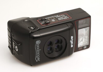 Poly-Optics Industries Aryca ID-2000 LCD 4-Linsen Kamera mit Blitz und Motor