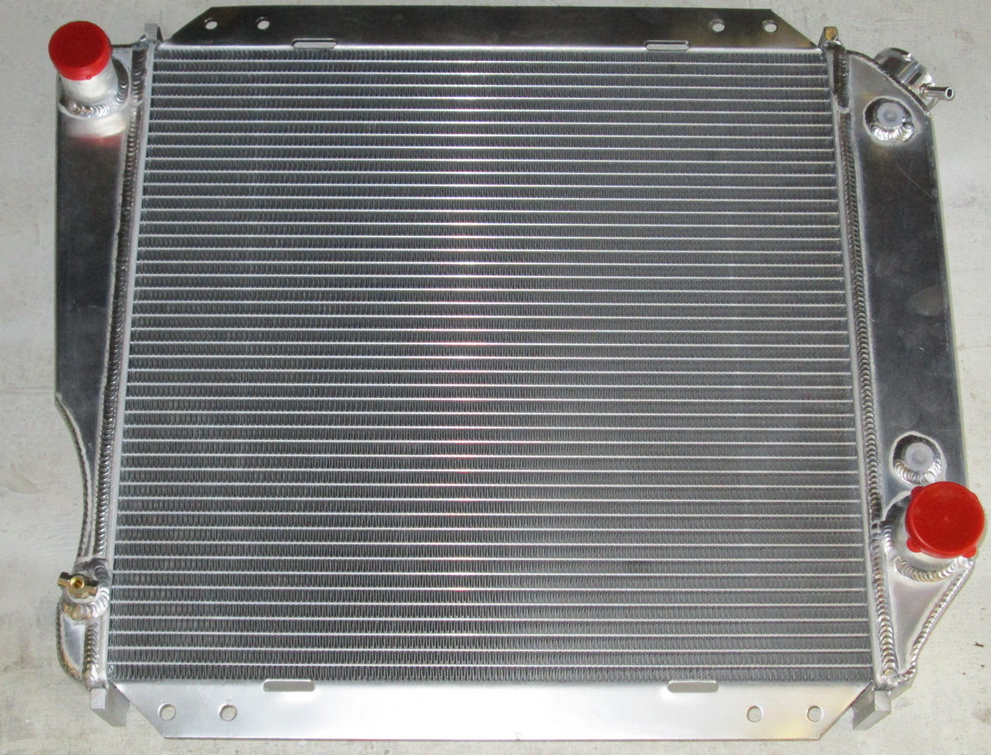 Ford Bronco Radiator 1966 1967 1968 1969 1970 1971 1972 1973 1974 1975 ...