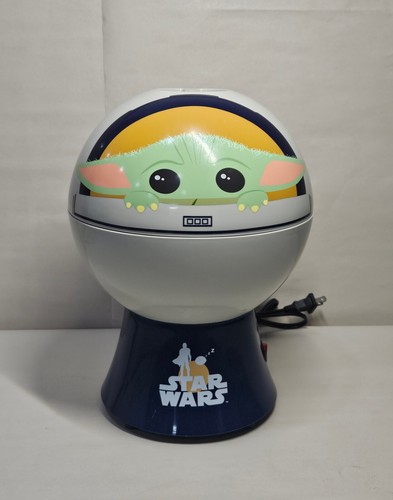 Uncanny Brands Star Wars Mandalorian & Baby Yoda Coffee Maker Set – 2 Cups With 2 Mugs, Filter Machine