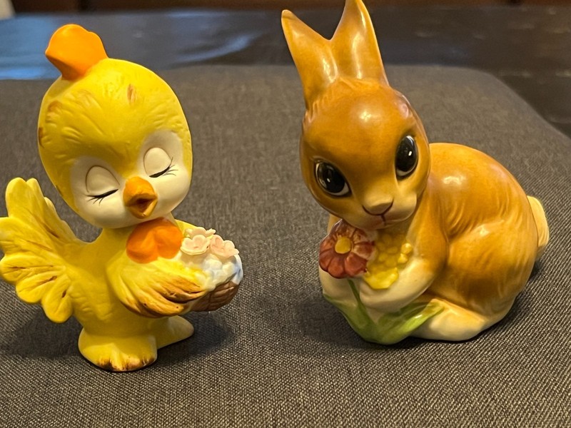 2 Vintage Figurines 1 Lefton / 1 Napcoware w Stickers / Bunny & Chick - Fr Ship