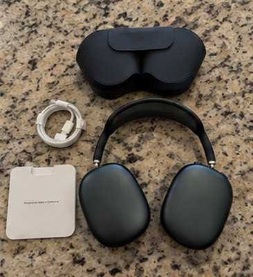 AirPods Max 2 USB-C Midnight w/ Charger/Smart Case - Excellent Condition