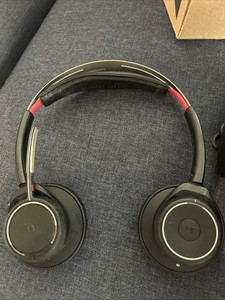 Plantronics Voyager Focus UC On the Ear - Black
