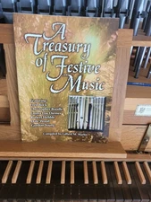 * comp Gilbert Martin: A Treasury of Festive Music; organ (Lorenz)