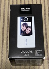 Brand New Sony Bloggie Duo MHS-FS2/V 4 GB Camcorder Purple/Violet Still Sealed