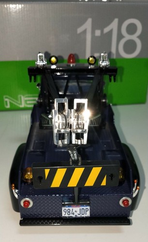 FORD F100 TOW TRUCK 1956 GRUA CON LUCES WELLY 9834 1:18 - Imagen 8 de 12