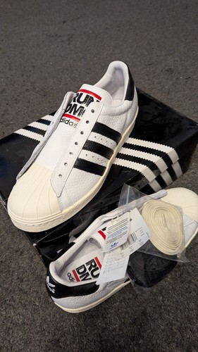 👑 ADIDAS SUPERSTAR RUN DMC – SÉRIE LIMITÉE, COLLECTOR Neuf T44/10US 🎤🧨 - Foto 2 di 5