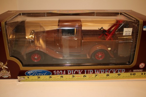 Road Legends 1934 Ford Wrecker Brown 1:18 Scale - Picture 7 of 7