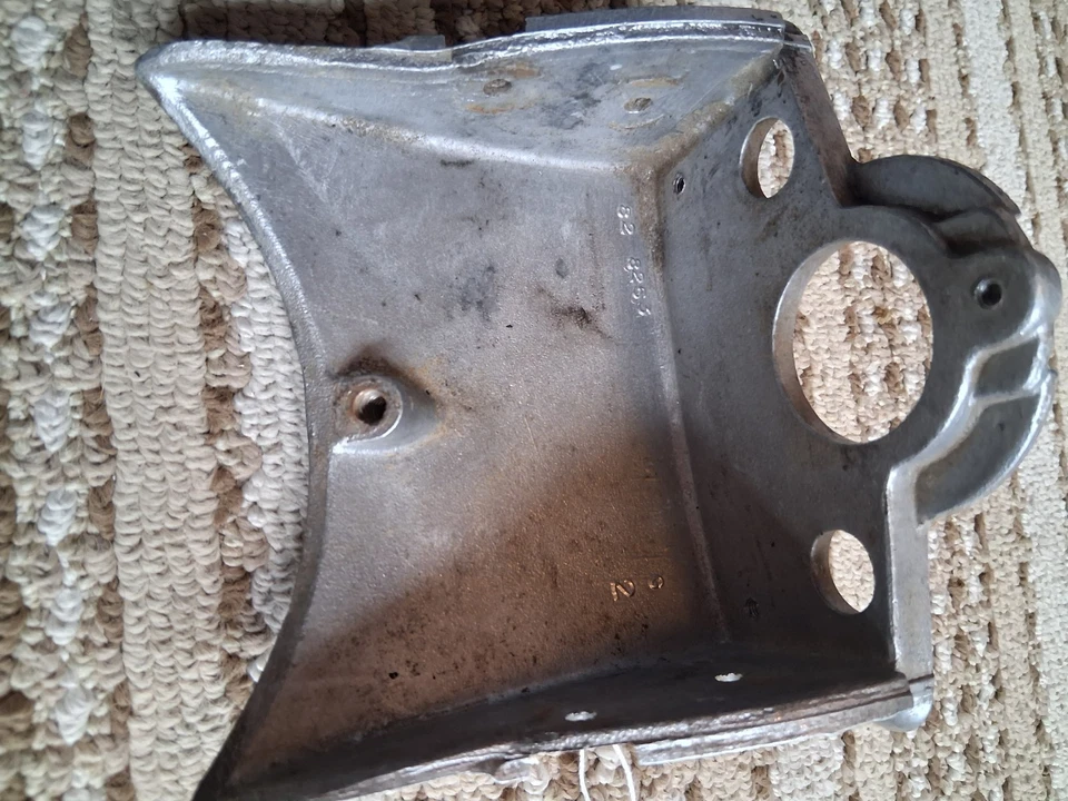 Montaje de carcasa de luz trasera BSA A50 A65 82-8253 Foto 2 de 4