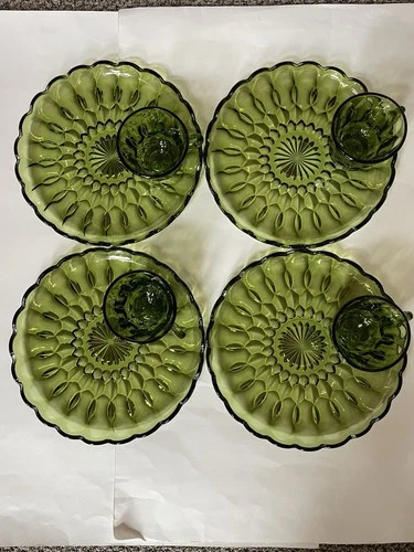 Anchor Hocking Fairfield Snack Set Avocado Green Glass Set 4 plates & 4 Cups