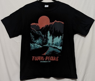 Twin Peaks Scenic Landscape Town Population M Black Shirt 21'' W X 26.5'' L Port