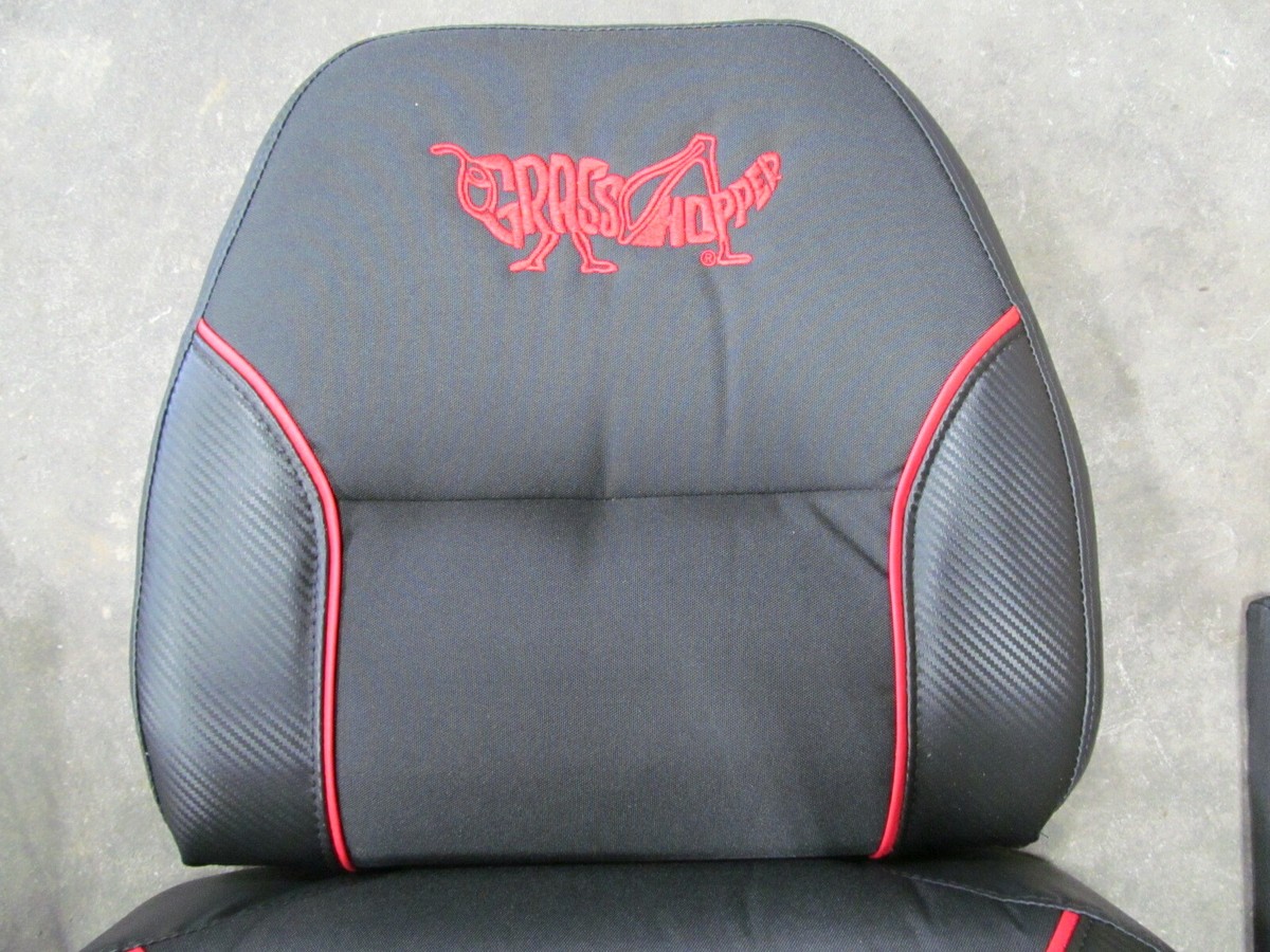 DOARAT ロゴクッション 赤 黒セットused GRASSHOPPER OEM SEAT CUSHION, BACK AND ARM RESTS KIT 321518 321519