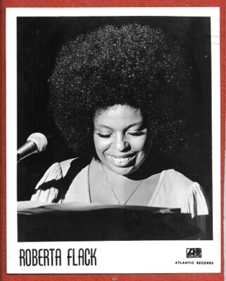 ROBERTA FLACK  APRIL 19, 1972 ORIGINAL  NEWS ROOM PRESS PHOTOGRAPH