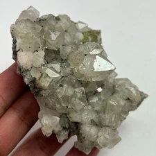 147gNatural Himalayan white crystal crystal crystal cluster crystal mineralsA119