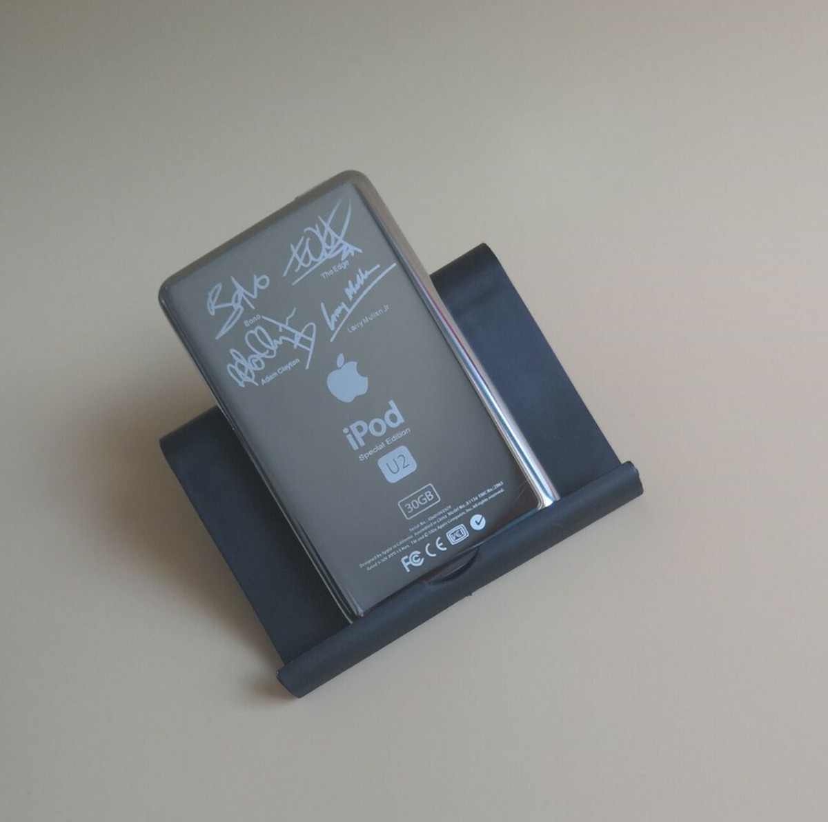 ジャンク Apple iPod Special Edition U2 New Apple iPod Classic Video 5th Generation (128GB) U2