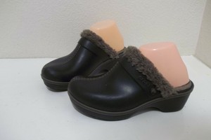 crocs cobbler fuzz clog