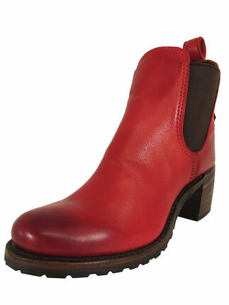 UGG display picture 1