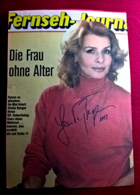 Original-Autogramm von Senta Berger, mit Farb-Zeitungsbild, insg. Din A4