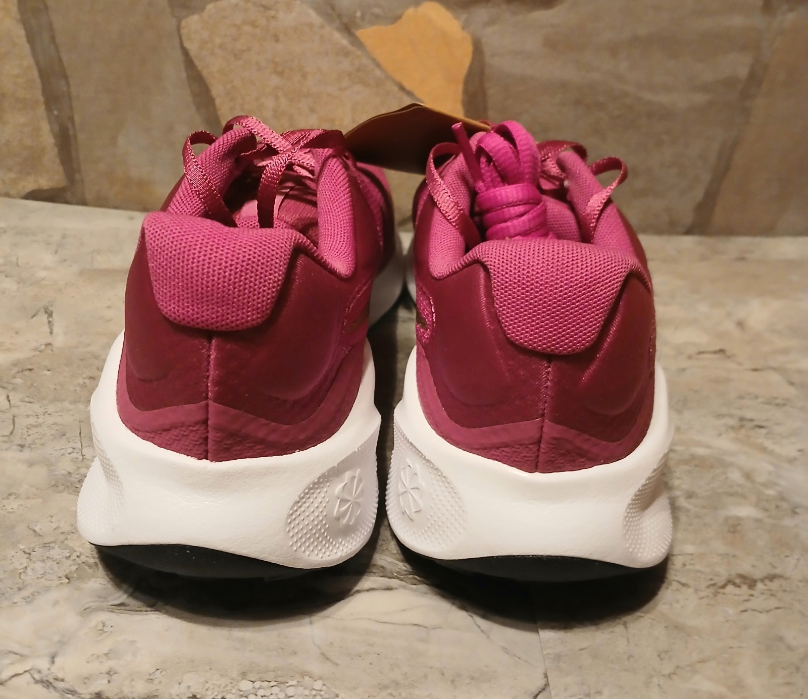 Nike Revolution 7 Women's SIZE 8 Hot Fuchsia Metallic Red Bronze FB2208-501 thumbnail 3