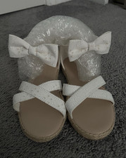 OshKosh B'gosh Girls White Strappy Bow Sandals Hook  Loop Size 1
