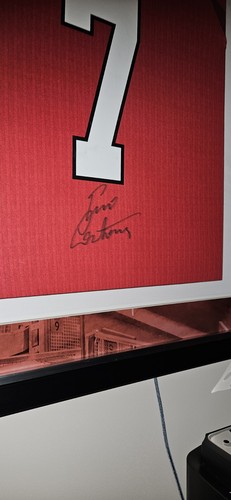 Eric Cantona framed and signed shirt with built-in LED lights and a built-in TV - Bild 2 von 7