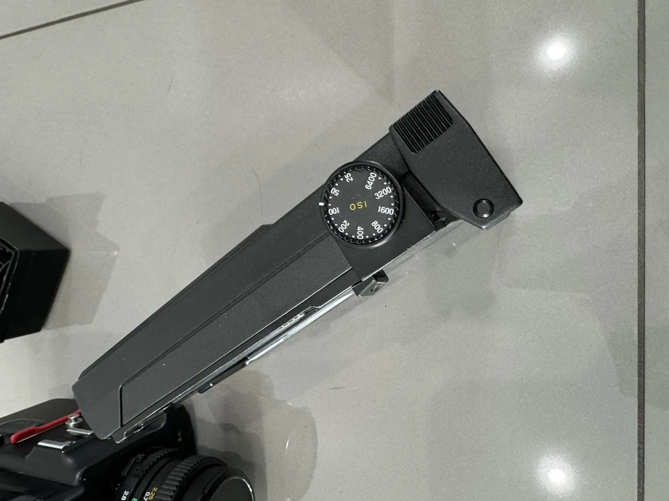 Cámara Mamiya 645 Pro con lente de 55 mm CON extras mostrados Foto 3 de 4