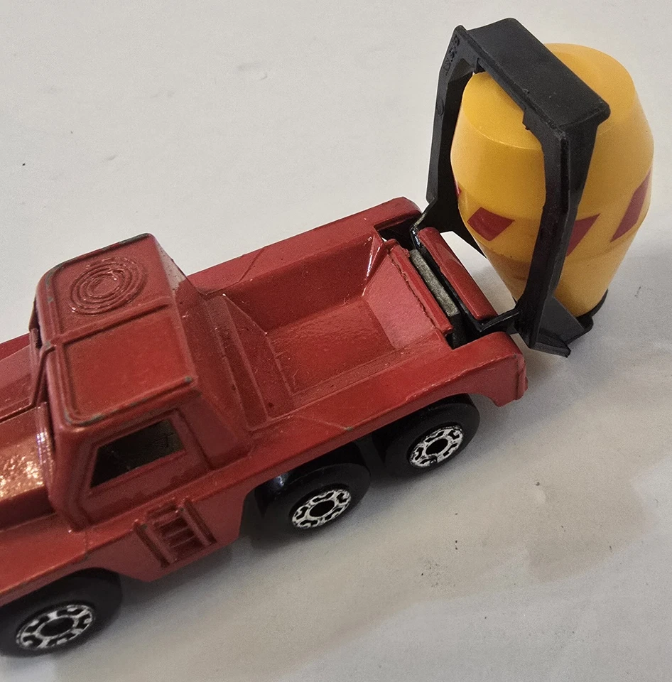 Matchbox Superfast Cement Truck No 19 Red Vintage 1976 Lesney England Used - Image 2 of 4