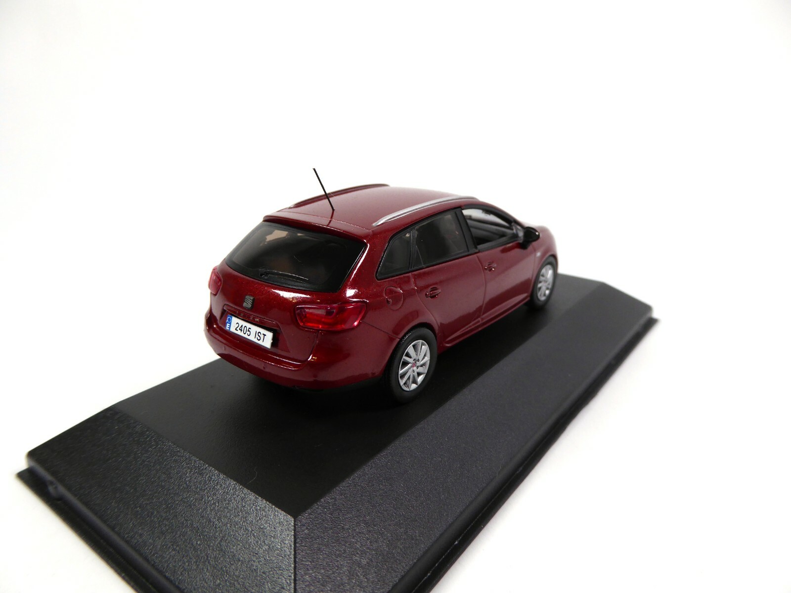 Seat Ibiza FR Modellauto 1:43 – Original Miniatur In Desire Rot, Metall (ca. 16,5 Cm)