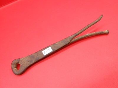 Antique Original Blacksmith Tongs Forging Anvil Tools Solid Iron WI9