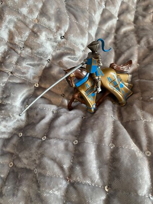 Britains 1997 Mounted Medieval Knight Jousting Blue Gold 54mm Lead TOP