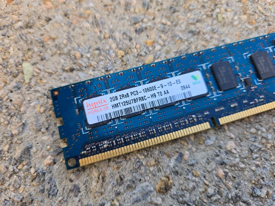 HP ECC Server Hynix 2 GB UBDIMM PC3-10600 DDR3 SDRAM Memory (HMT125U6TFR8C-H9) - Image 2 of 3