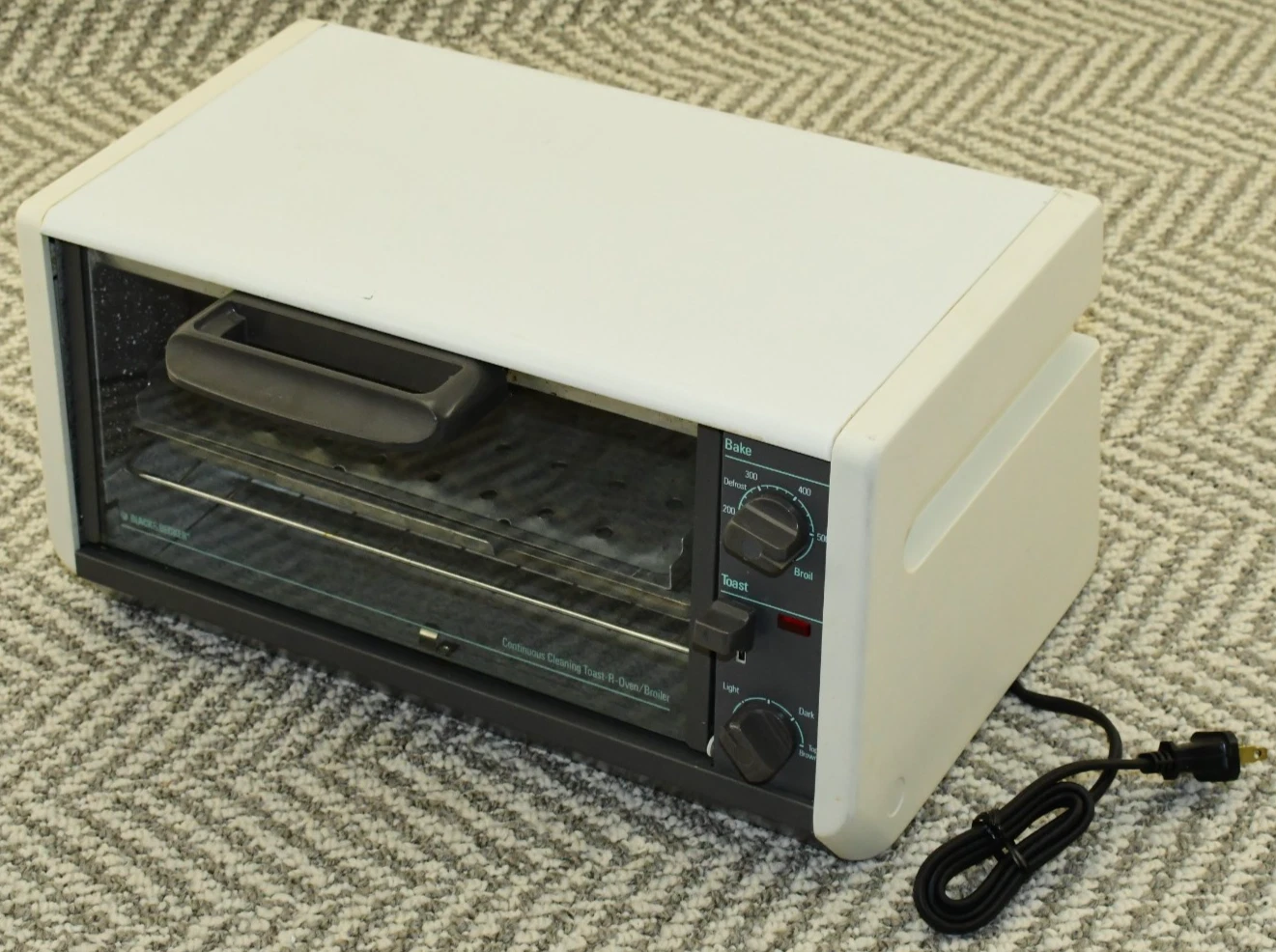 Black & Decker Spacemaker Continuous Cleaning Toast-R-Oven Broiler TRO500 TY1