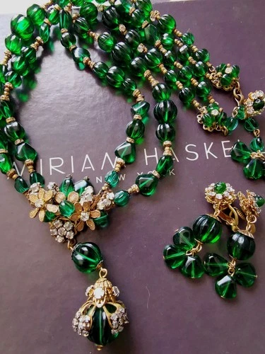 MIRIAM HASKELL SIGN 40'S 2PC SET GREEN CÔTELÉ BEAD ICE CLEAR MONTÉE BRASS ACCENT