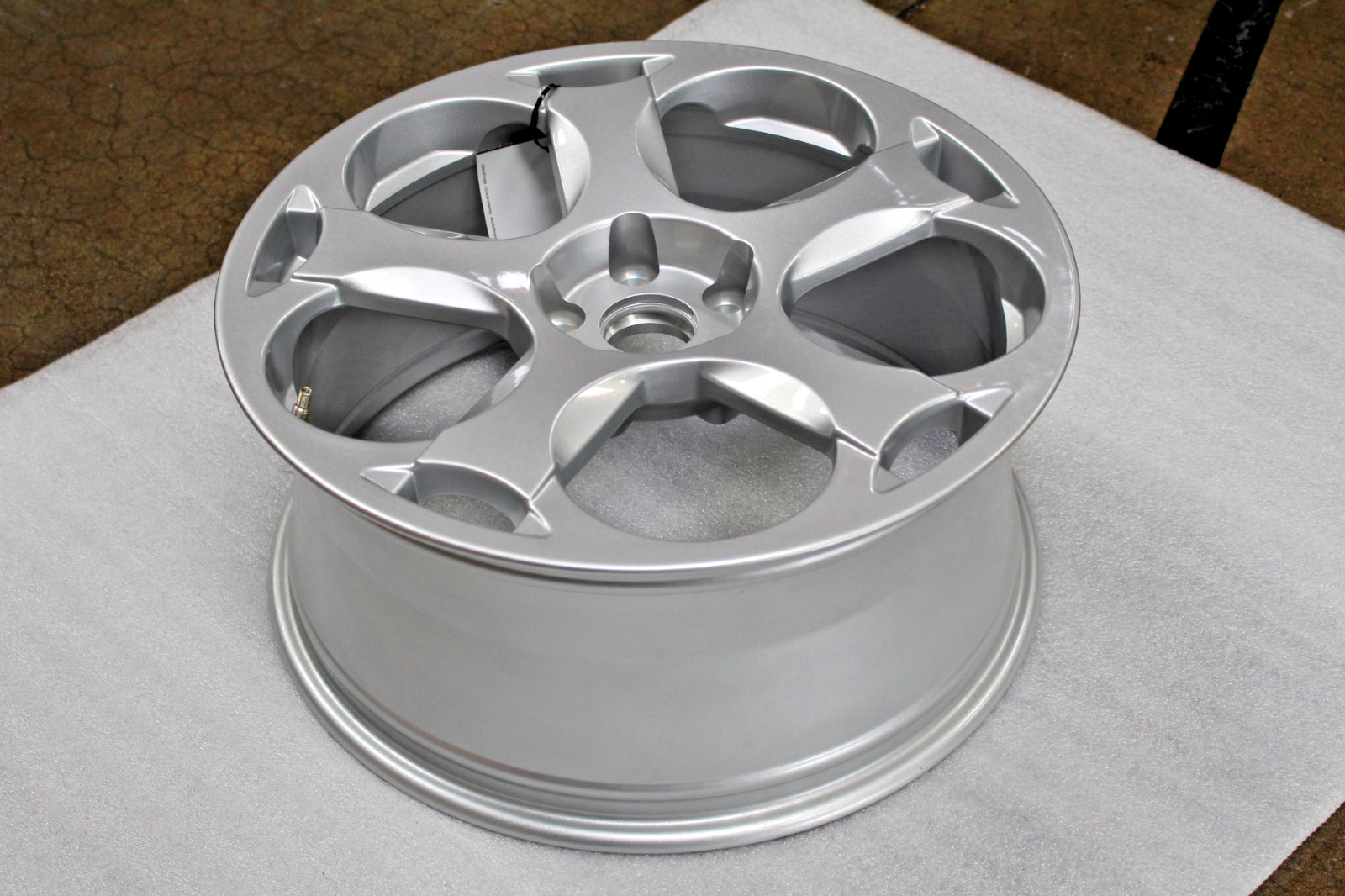 Lamborghini Gallardo, Front Wheel, Used, P/N 400601025E