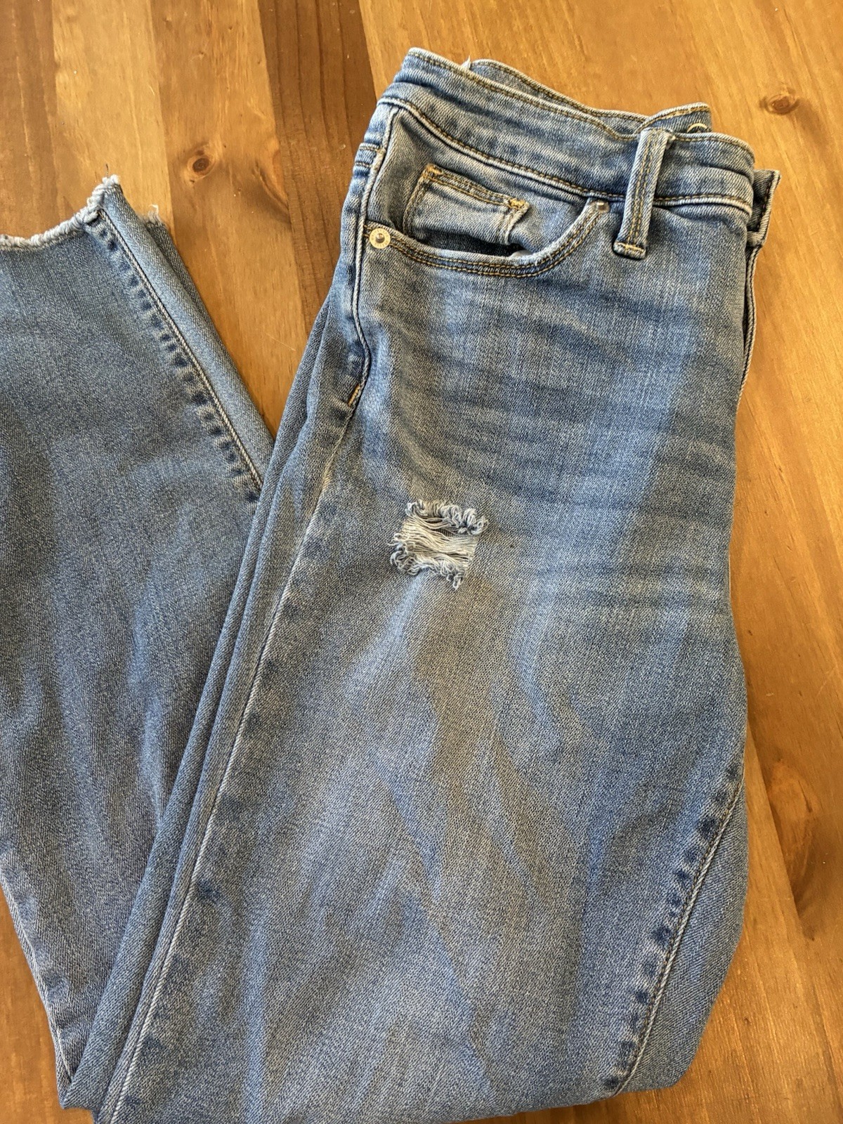 Universal Thread Medium Wash Women’s Blue Jeans S… - image 2