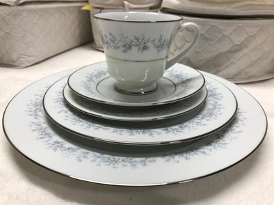 Noritake　MARYWOOD　ディナーセット　ペアセット落ち　﻿未使用品 NORITAKE Contemporary Fine China 2181 MARYWOOD 70 Piece Set