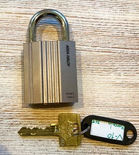 ASSA ABLOY/RUKO 2  V-10 snowman core Padlock (1 key) Locksport 