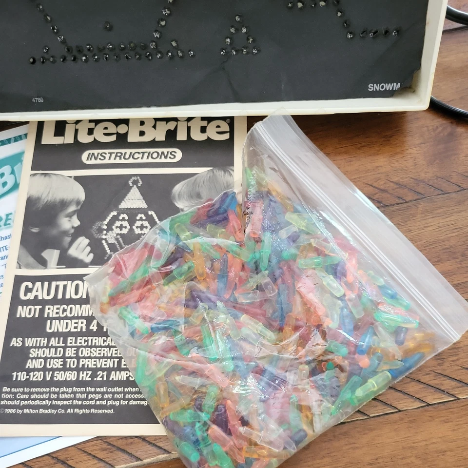 LITE-BRITE Vintage 1986 Hasbro Original LITE BRITE Box Pegs 17Sheets Order Form - Image 3 of 4