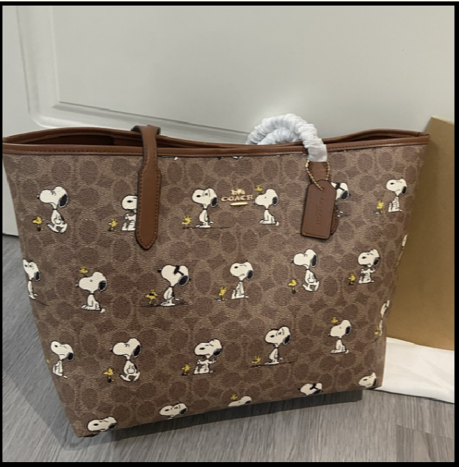 Buy Coach CBJ89 Peanuts City Tote Bag Signature Canvas Snoopy