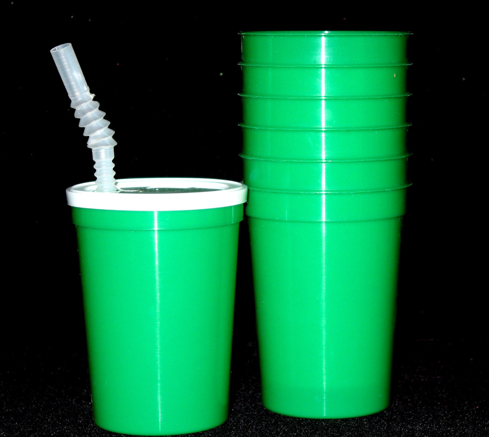 12 Green Plastic Drinking Glasses, Lids and Straws, 12 Ounces, Green, Mfg USA eBay