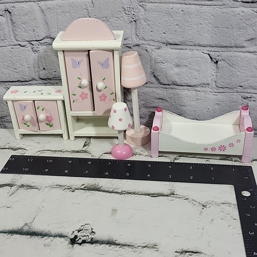 Wooden Dollhouse Furniture Lot 5 Piece Set Pink Girls Bedroom Lamps Wardrobe Bed - Picture 8 of 8