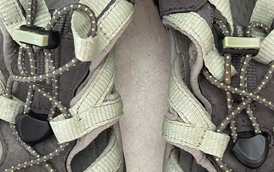 Keen Impermeable Plantilla Anatómica Exterior Impermeable Sandalias Mujer’s 8.5 Hombre’s 7 Foto 4 de 4