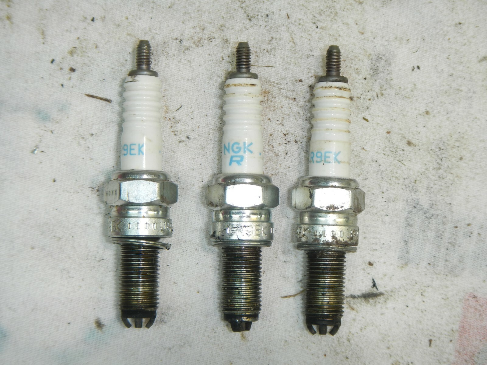 NGK Spark plug set CR9EK 2007 2008 2009 Triumph Sprint ST Tiger 1050