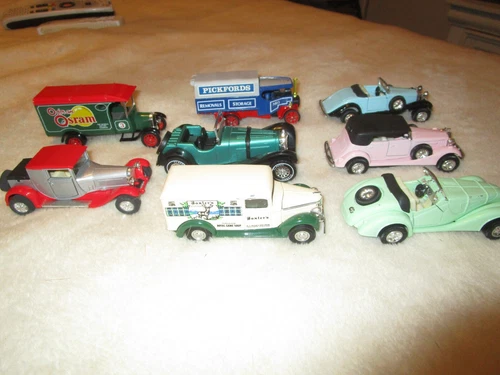 VINTAGE LOT OF 8 CARS OR VEHICLES HOT WHEELS MATCHBOX.