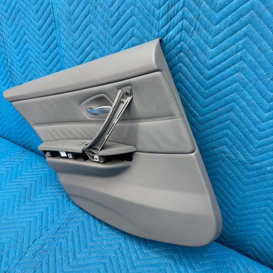 2006–2011 BMW 325i Rear Left Door Panel OEM 51427217579 - Image 2 of 4