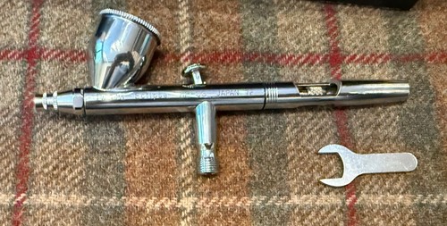 Iwata Eclipse HP-CS Gravity Feed Dual Action Airbrush, ECL4500 - Picture 7 of 12