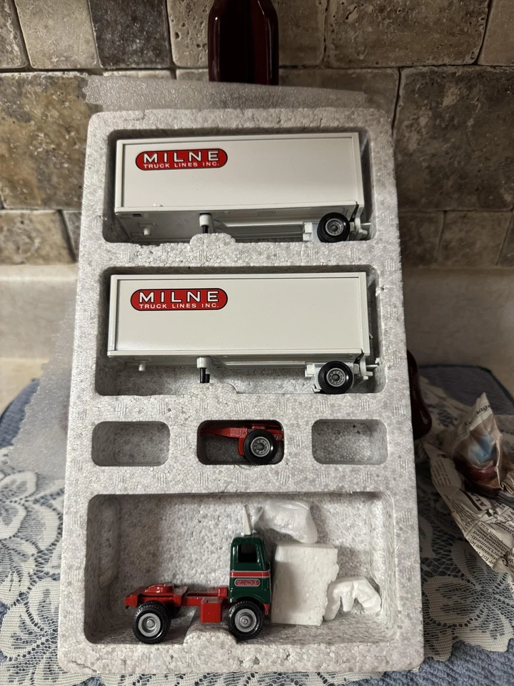 Vintage 1985 Winross Milne Truck Lines Double Trailers Diecast Model In Box Set - Image 4 of 4