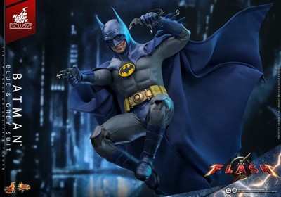 ホットトイズ MMS834 ザ・フラッシュ バットマン ブルー＆グレースーツ New Hot Toys MMS834 The Flash 1/6 Batman (Blue&Grey Suit) Action